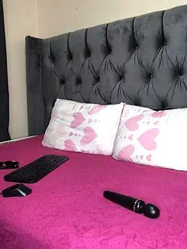 Anaelle24 online show from 02.17.26