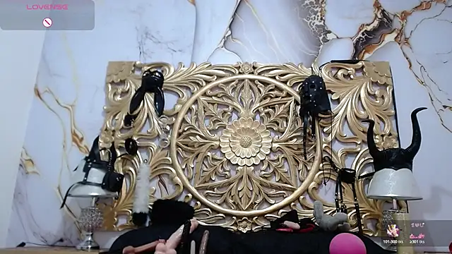 EvaBellucci  online show from 10.22.25