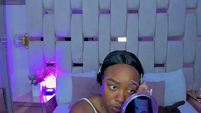 Snapshot of mia_schwarz chatting on 02.19.26 mia schwarz online show from 02.19.26