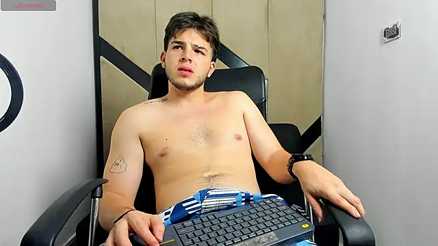 Snapshot of danielclarton1 chatting on 01.29.25 danielclarton1 online show from 01.29.25