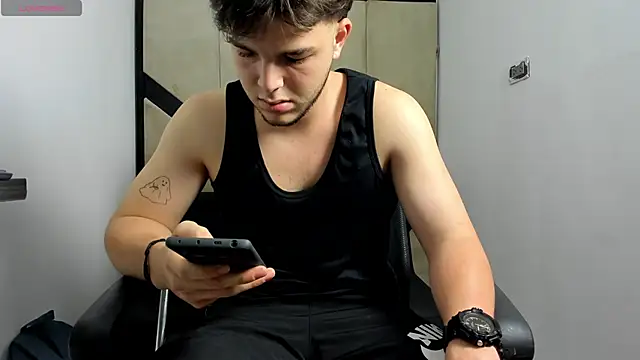 Snapshot of danielclarton1 chatting on 02.05.25 danielclarton1 online show from 02.05.25