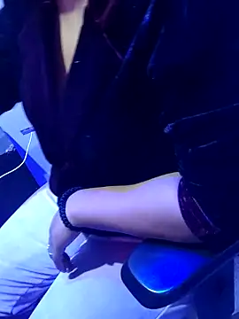 vadapavgirl online show from 11.03.25