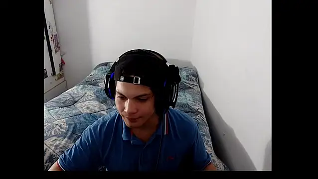 Snapshot of Xtrem3HARDxxx chatting on 11.02.25 Xtrem3HARDxxx online show from 11.02.25