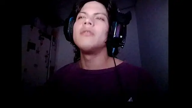 Snapshot of Xtrem3HARDxxx chatting on 11.13.25 Xtrem3HARDxxx online show from 11.13.25