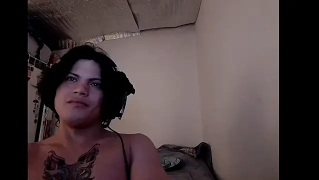 Snapshot of Xtrem3HARDxxx chatting on 11.20.25 Xtrem3HARDxxx online show from 11.20.25