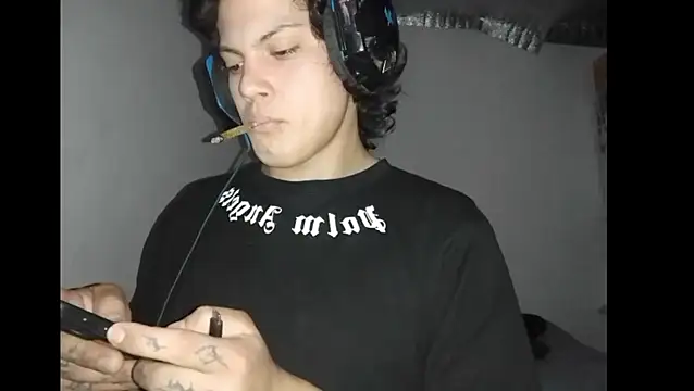 Snapshot of Xtrem3HARDxxx chatting on 11.21.25 Xtrem3HARDxxx online show from 11.21.25