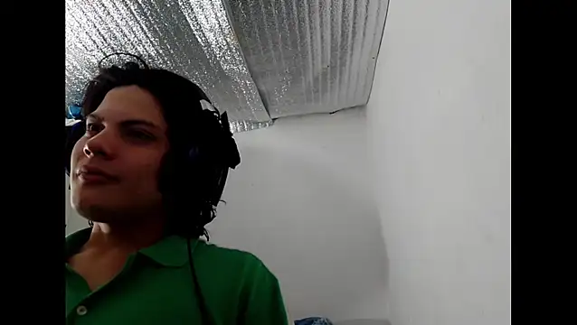 Snapshot of Xtrem3HARDxxx chatting on 11.27.25 Xtrem3HARDxxx online show from 11.27.25