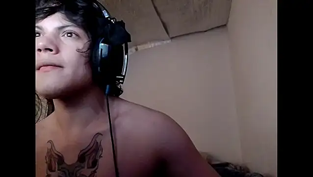 Snapshot of Xtrem3HARDxxx chatting on 11.28.25 Xtrem3HARDxxx online show from 11.28.25