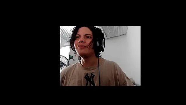 Snapshot of Xtrem3HARDxxx chatting on 11.29.25 Xtrem3HARDxxx online show from 11.29.25