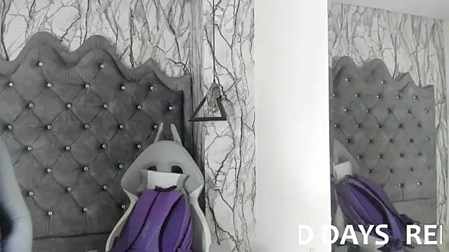 larissa01  online show from 02.01.25