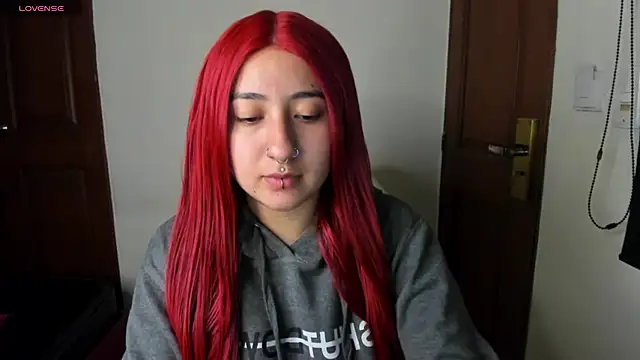 larissa01  online show from 03.22.25