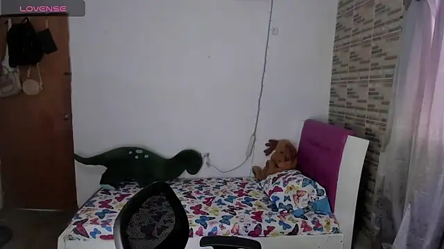  Amelia Johns  online show from 04.14.26