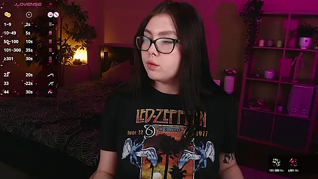 Snapshot of Arizonaa_Muse chatting on 02.08.25 Arizonaa Muse online show from 02.08.25