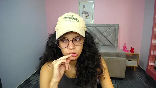 Snapshot of Tyna_ch chatting on 06.26.26 Tyna ch online show from 06.26.26