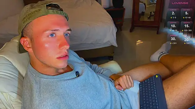 Snapshot of tommy_cumfinger chatting on 09.09.25 tommy cumfinger online show from 09.09.25