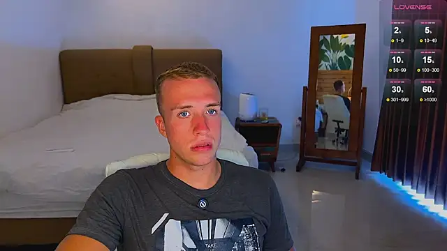 Snapshot of tommy_cumfinger chatting on 09.26.25 tommy cumfinger online show from 09.26.25