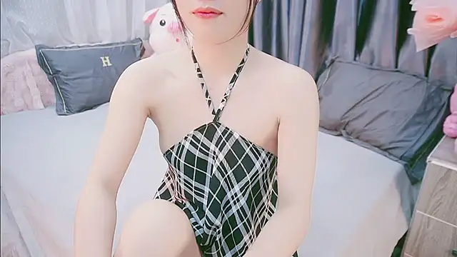 Snapshot of LY_26 chatting on 02.23.25 LY 26 online show from 02.23.25