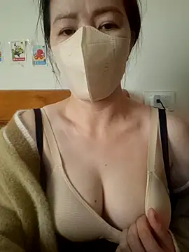 Snapshot of Susu204 chatting on 12.20.24 Susu204 online show from 12.20.24