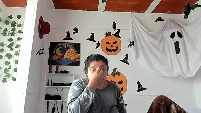 Snapshot of Karol_IsabelCouple chatting on 10.22.25 Karol IsabelCouple online show from 10.22.25