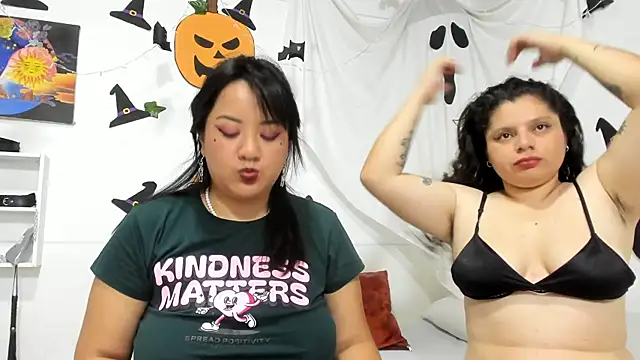 Snapshot of Karol_IsabelCouple chatting on 10.25.25 Karol IsabelCouple online show from 10.25.25