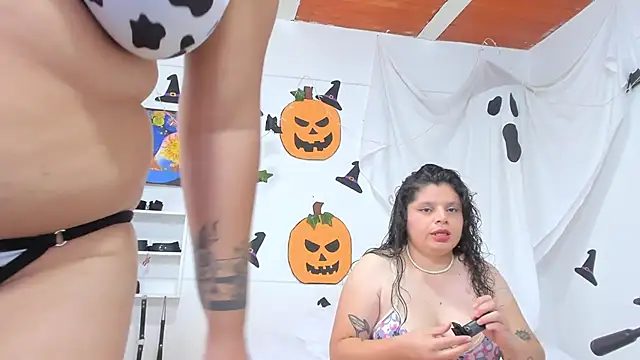 Snapshot of Karol_IsabelCouple chatting on 11.01.25 Karol IsabelCouple online show from 11.01.25