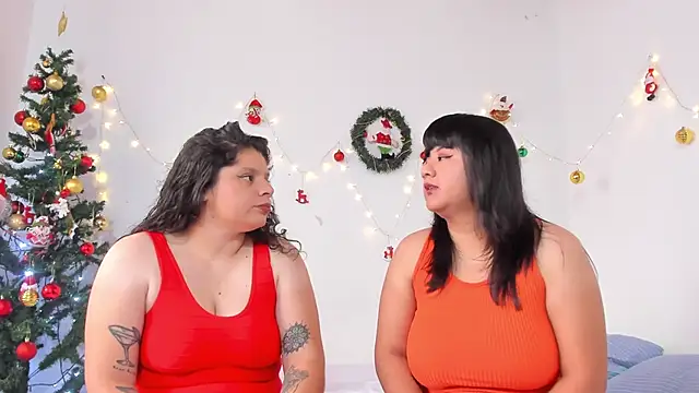 Snapshot of Karol_IsabelCouple chatting on 11.30.25 Karol IsabelCouple online show from 11.30.25