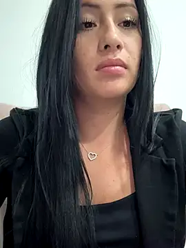 Sara luna  online show from 11.15.25