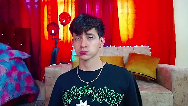 Snapshot of GabyThoms chatting on 12.20.24 GabyThoms online show from 12.20.24