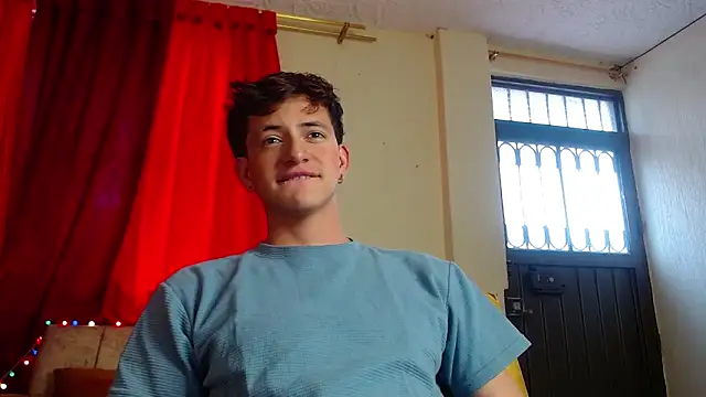 Snapshot of GabyThoms chatting on 01.02.25 GabyThoms online show from 01.02.25