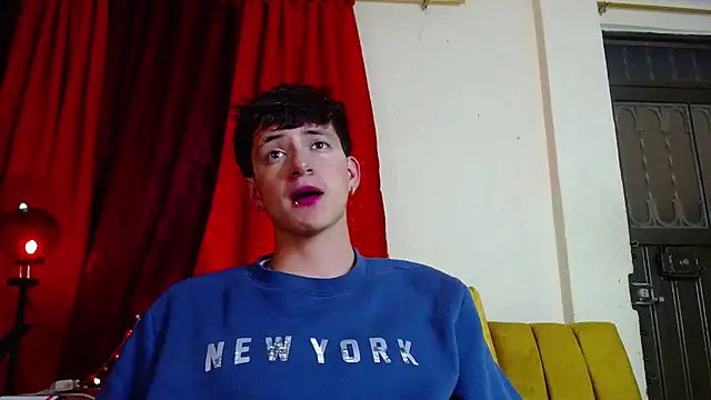 Snapshot of GabyThoms chatting on 01.03.25 GabyThoms online show from 01.03.25