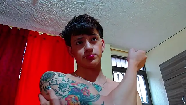 Snapshot of GabyThoms chatting on 01.04.25 GabyThoms online show from 01.04.25