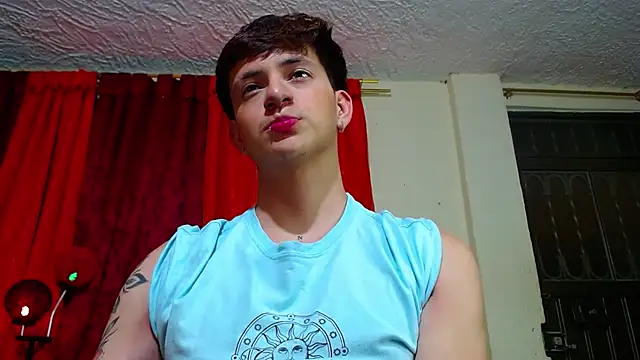 Snapshot of GabyThoms chatting on 01.05.25 GabyThoms online show from 01.05.25