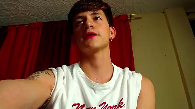 Snapshot of GabyThoms chatting on 01.16.25 GabyThoms online show from 01.16.25