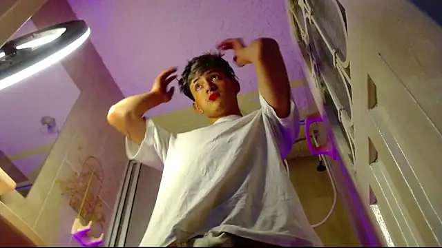 Snapshot of GabyThoms chatting on 01.25.25 GabyThoms online show from 01.25.25