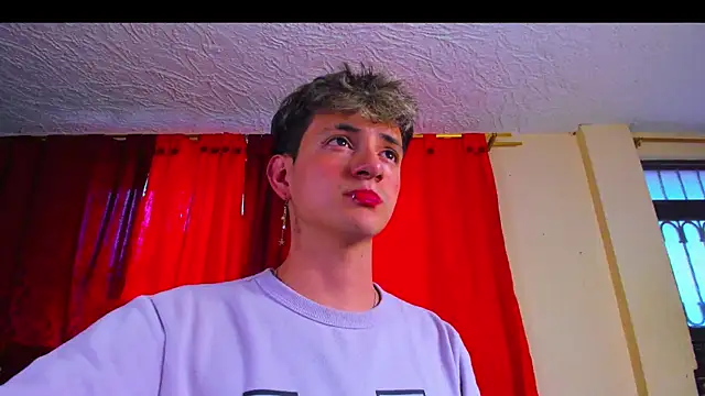 Snapshot of GabyThoms chatting on 01.31.25 GabyThoms online show from 01.31.25