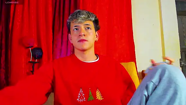 Snapshot of GabyThoms chatting on 02.07.25 GabyThoms online show from 02.07.25