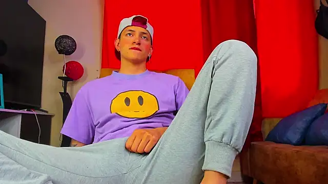 Snapshot of GabyThoms chatting on 10.09.25 GabyThoms online show from 10.09.25