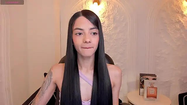 Snapshot of HannahJamesX chatting on 11.02.25 HannahJamesX online show from 11.02.25