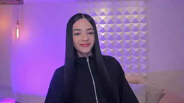 Snapshot of HannahJamesX chatting on 11.16.25 HannahJamesX online show from 11.16.25