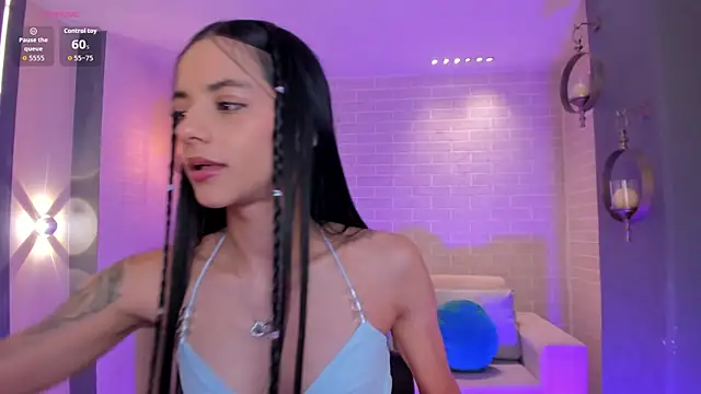 Snapshot of HannahJamesX chatting on 12.17.25 HannahJamesX online show from 12.17.25