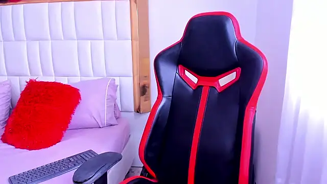 Snapshot of MadelineJackson chatting on 01.10.26 MadelineJackson online show from 01.10.26