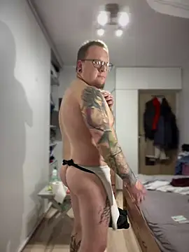 Snapshot of PierreNaked89 chatting on 12.15.24 PierreNaked89 online show from 12.15.24