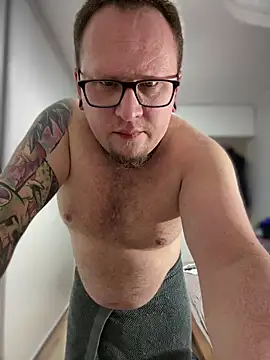 Snapshot of PierreNaked89 chatting on 02.22.25 PierreNaked89 online show from 02.22.25