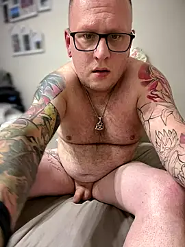 Snapshot of PierreNaked89 chatting on 10.04.25 PierreNaked89 online show from 10.04.25