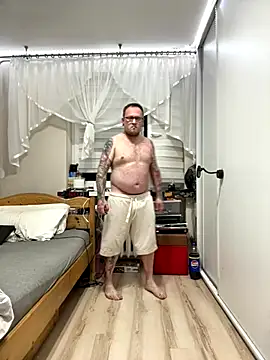 Snapshot of PierreNaked89 chatting on 11.04.25 PierreNaked89 online show from 11.04.25