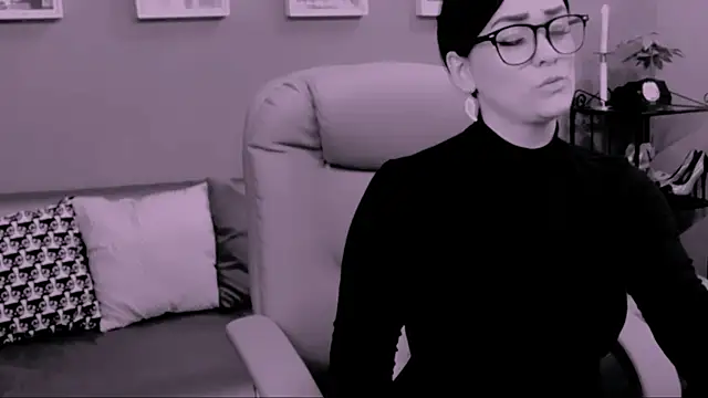 Snapshot of ChantalLion chatting on 10.30.25 ChantalLion online show from 10.30.25