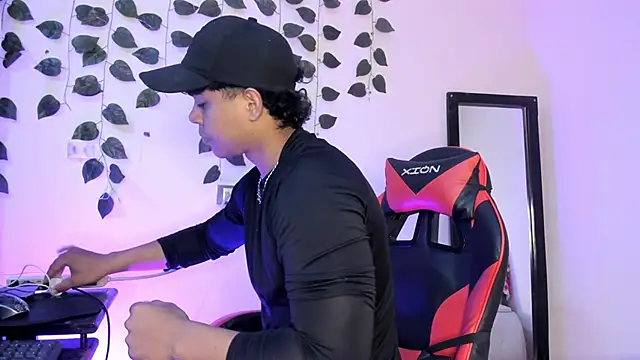 Snapshot of johan_beley_ chatting on 11.30.25 johan beley online show from 11.30.25