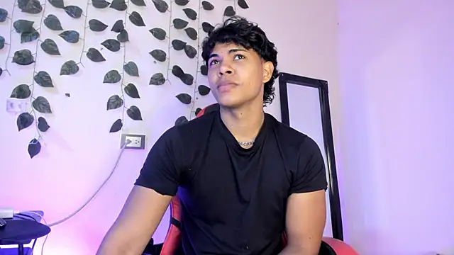 Snapshot of johan_beley_ chatting on 12.04.25 johan beley online show from 12.04.25