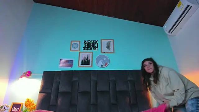 Snapshot of EngelStone chatting on 12.11.24 EngelStone online show from 12.11.24