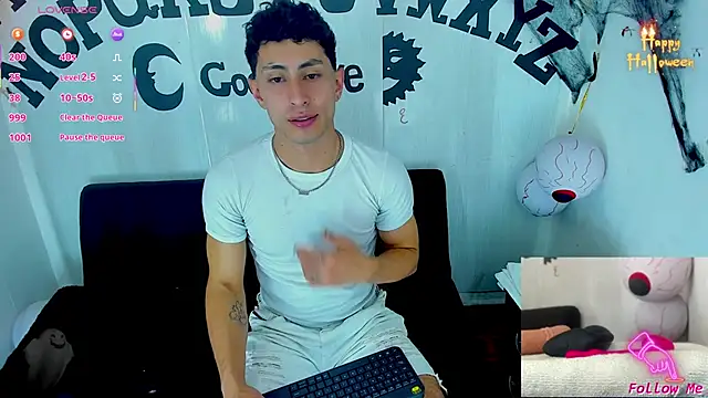 Piggy Eddy online show from 10.31.25